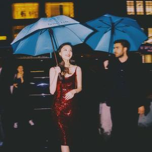 小舞婬荡的玉腿翘起漫画
